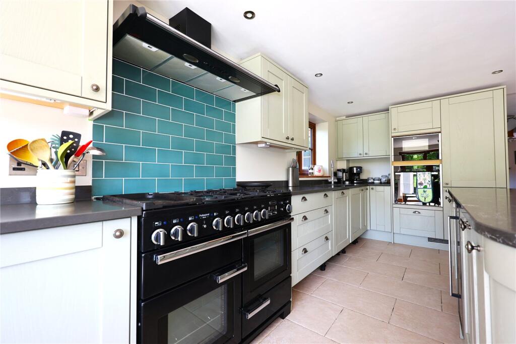 House in Worcester - View 5