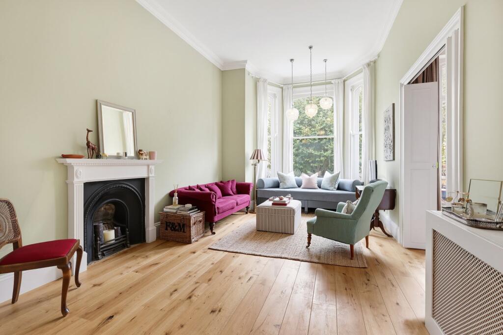 Apartment in London, Royal Borough of Kensington and Chelsea - More