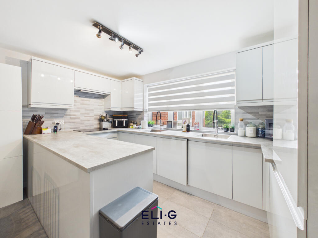Apartment in London, Hendon - View 2
