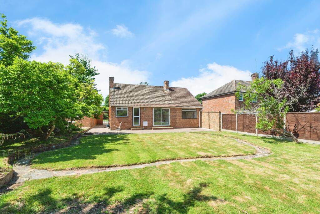 3-bed bungalow on Greenacres, Great Bookham, Surrey, KT23, £775,000