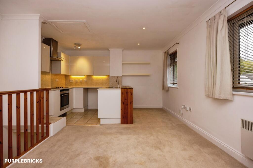 House in Guildford, Ash - More