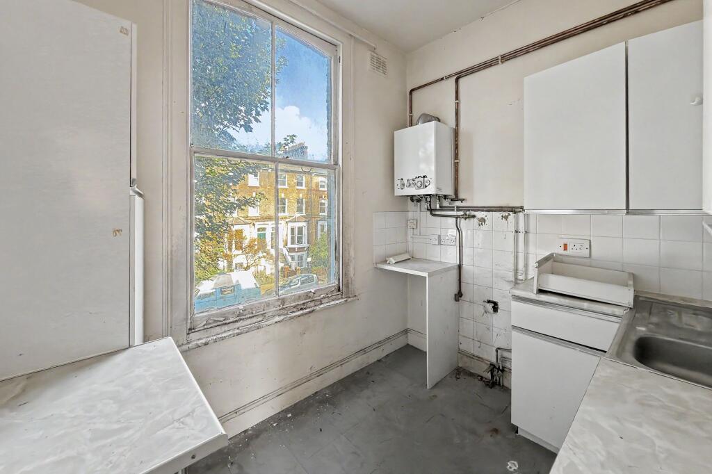 Flat C, 30 Colvestone Crescent, Hackney, London, E8 2LH photo 2