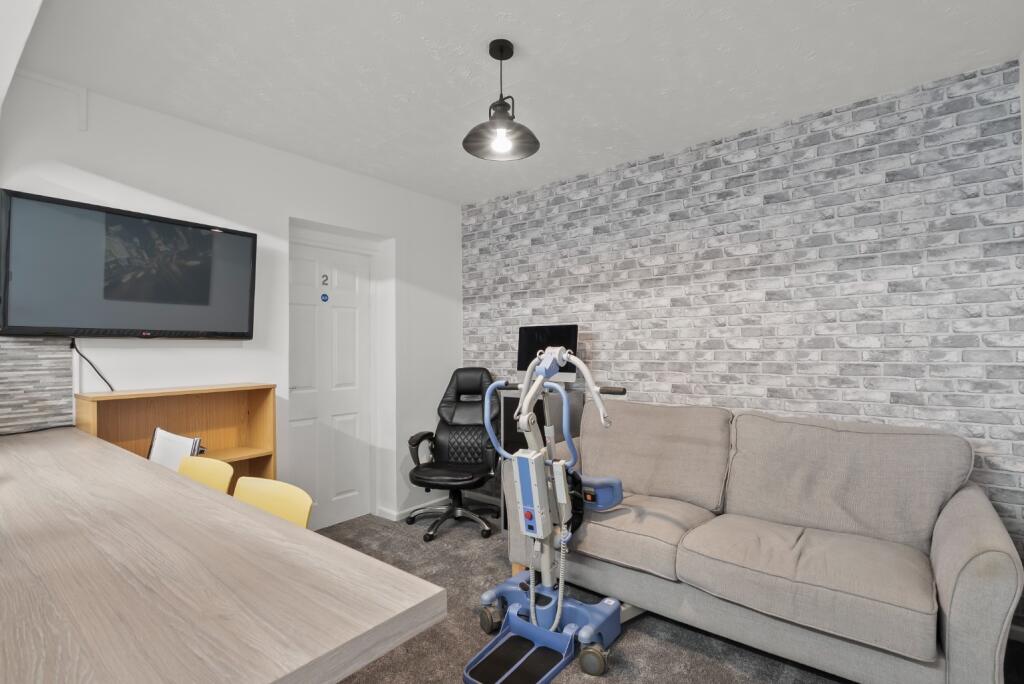 House in Worcester - View 5