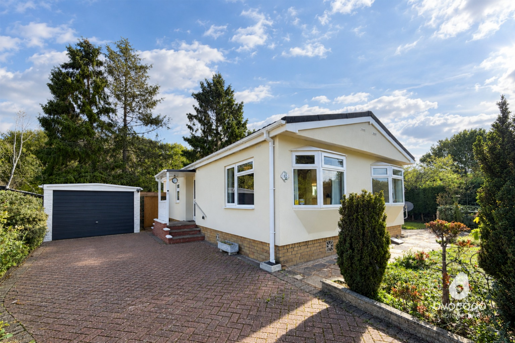 3-bed caravan on The Elms, Bracknell, £220,000