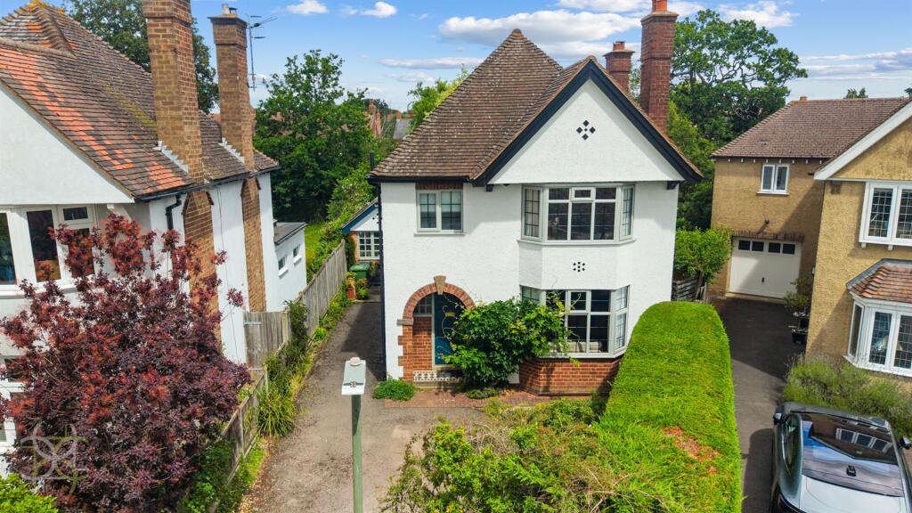 3-bed detached on Collinsfield, Evesham, £550,000