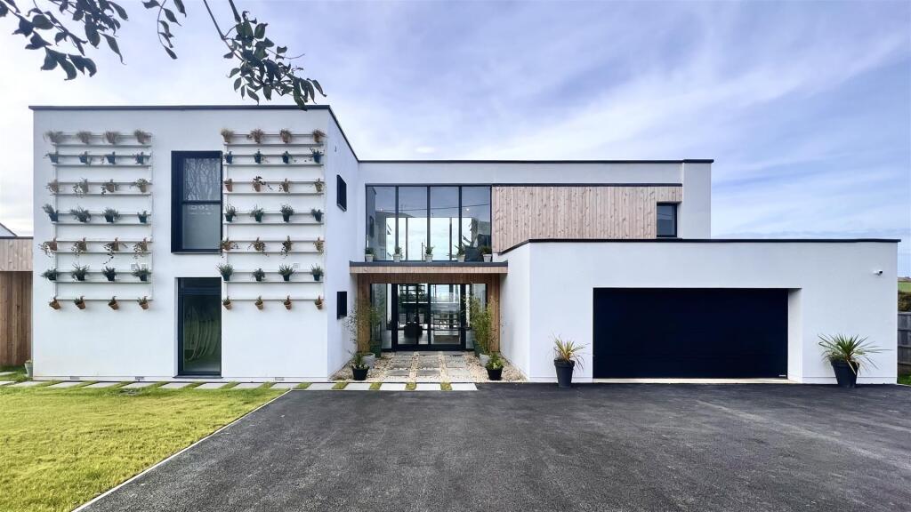 Main image of property: CROYDE