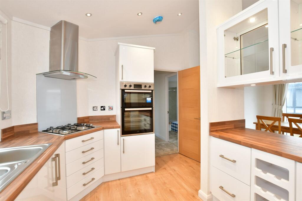 Maidstone Road, Paddock Wood, Kent photo 4