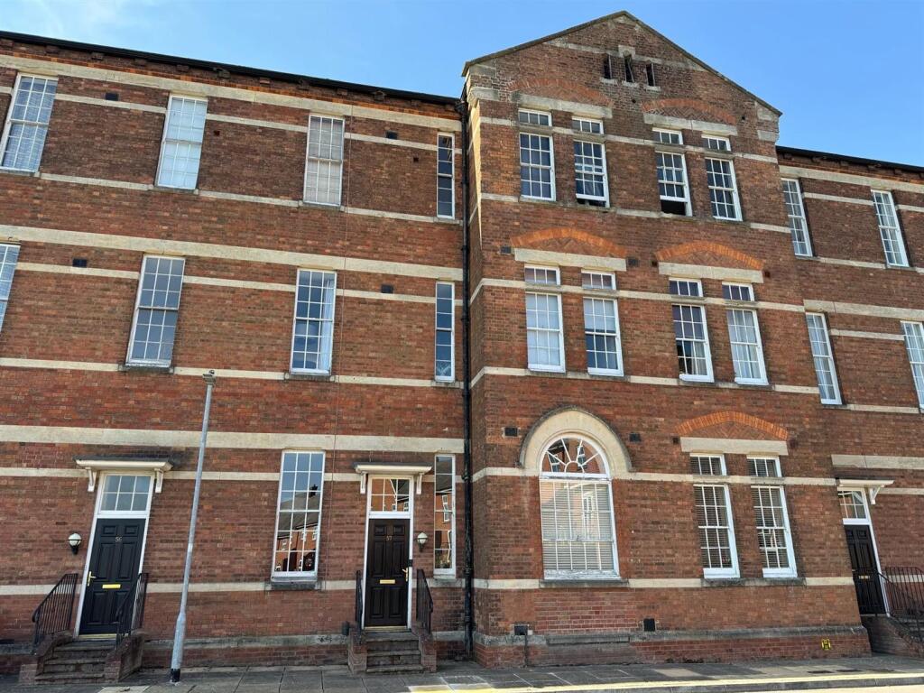 3-bed terraced on Hillier Road, Devizes, SN10, £260,000