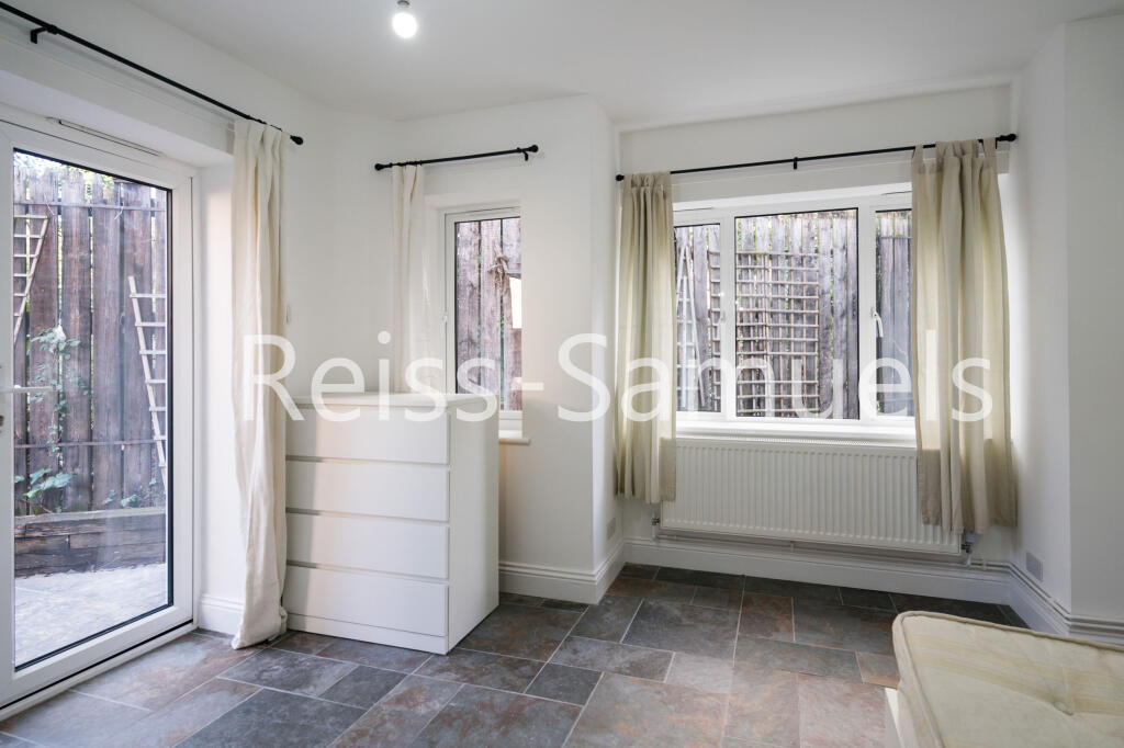 6 bedroom semi-detached house for rent