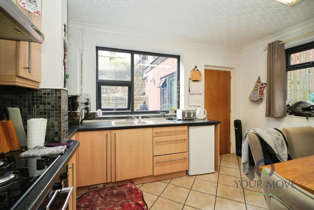 House in Oldham, Greater Manchester - View 5