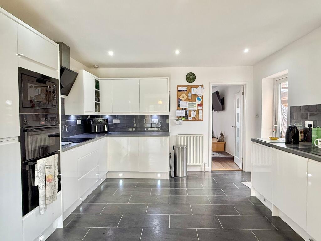 House in Southampton - More