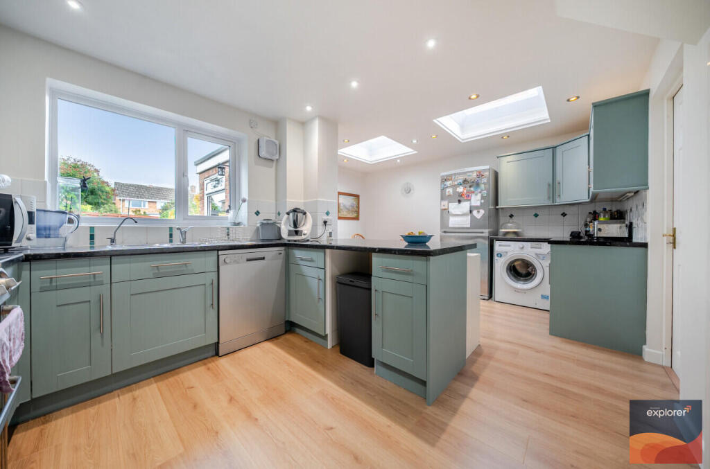 House in Basingstoke and Deane, Kempshott - View 4