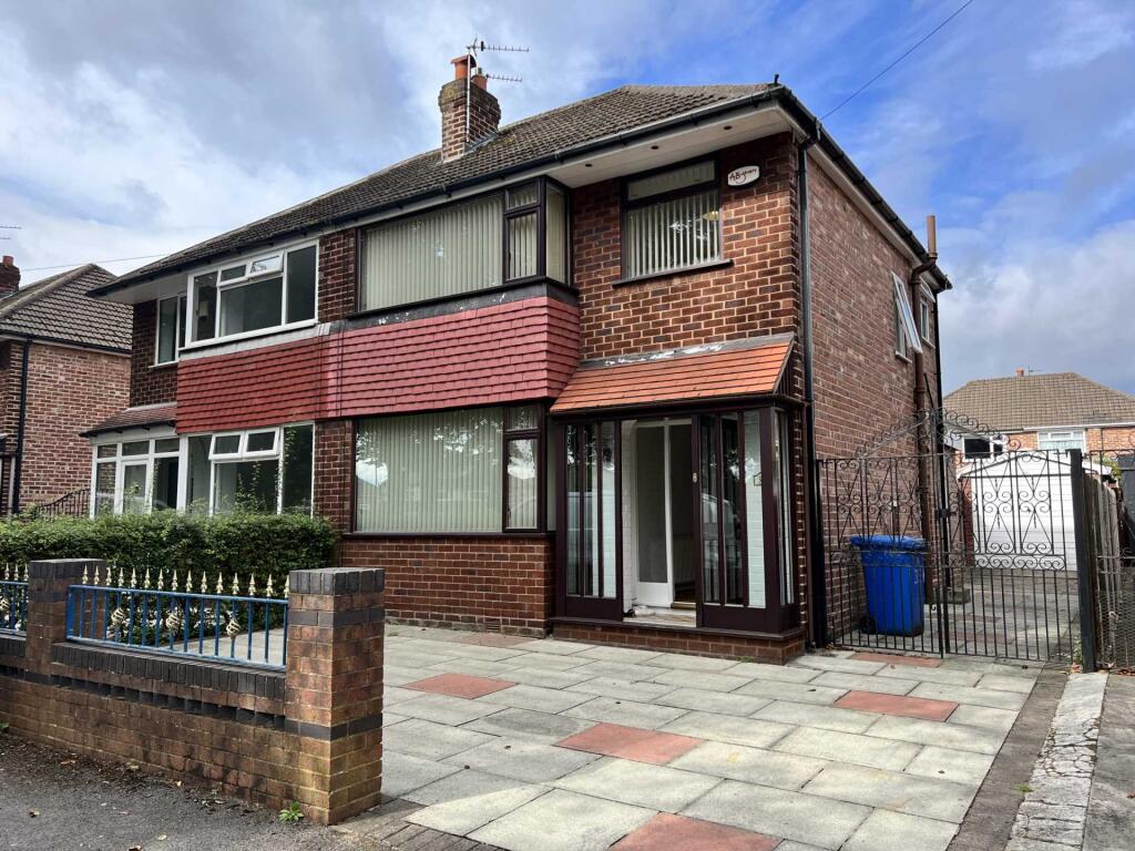 Main image of property: 3 bedroom Semi-Detached House Available,Urmstom