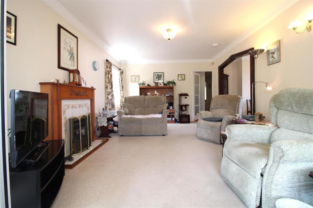 19 Beacon Drive, Wideopen, Newcastle Upon Tyne photo 2
