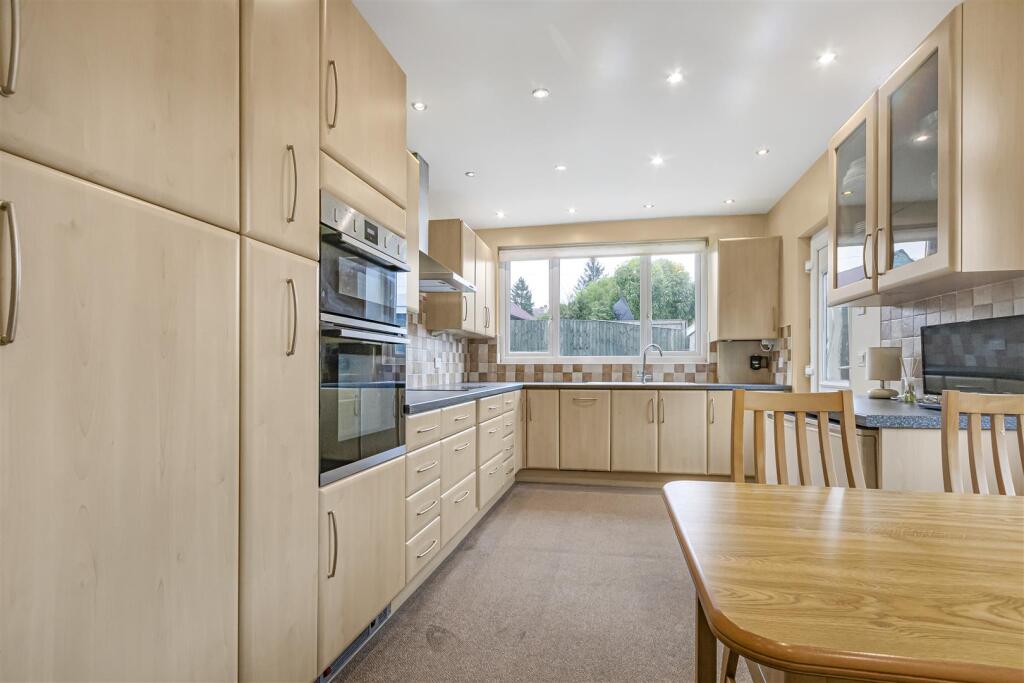 House in Leeds, Larkfield, Rawdon - More