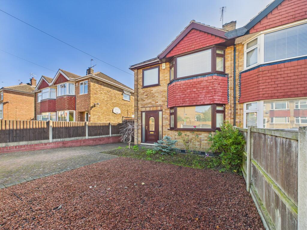 3-bed semi-detached on Sandringham Drive, Spondon, £250,000