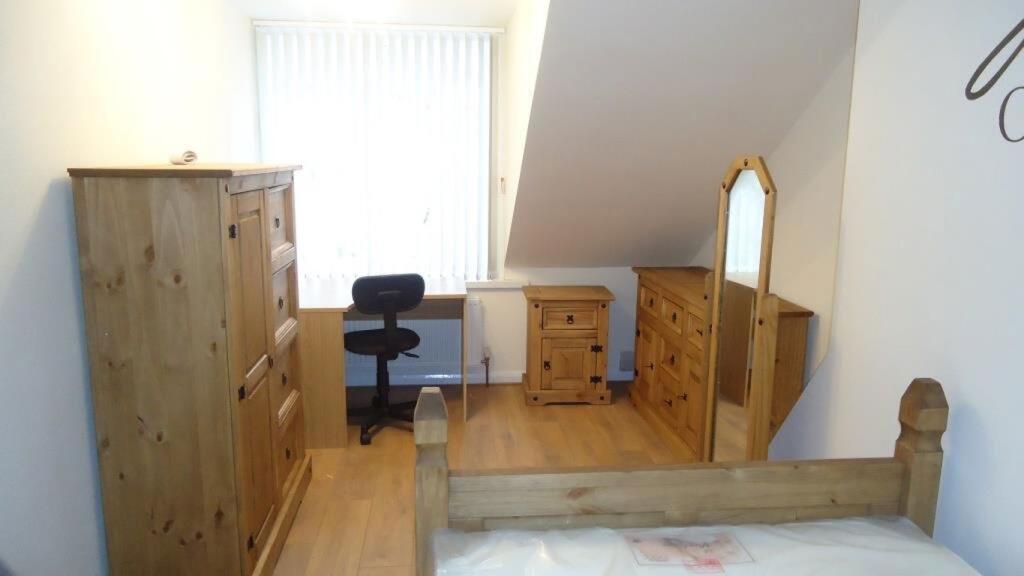 6 bedroom house for rent