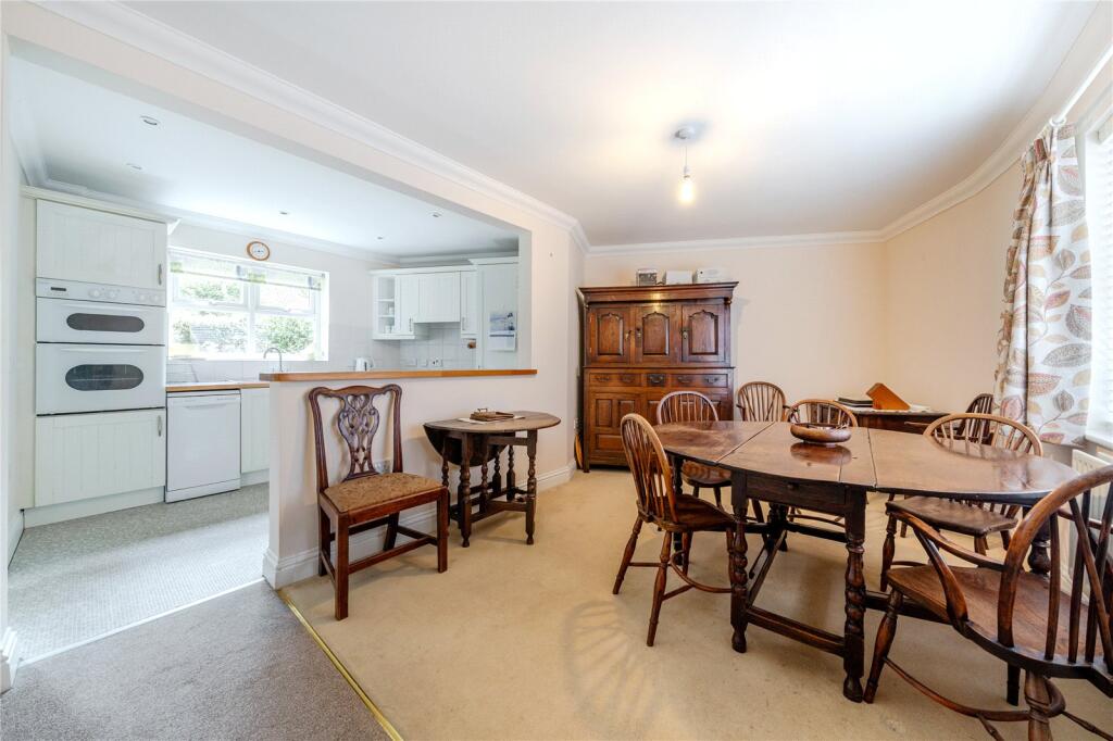 Corsbie Close, Bury St. Edmunds, Suffolk, IP33 photo 3