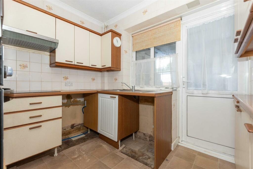 Apartment in Worthing, West Sussex - View 2
