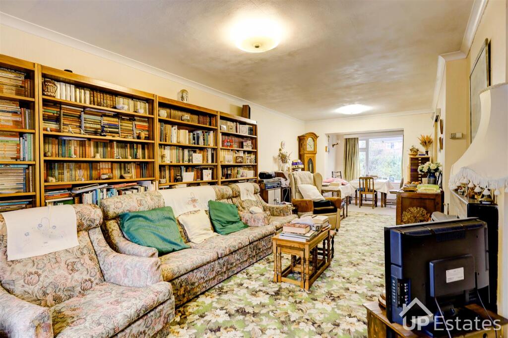 House in Rugby, Warwickshire - View 3