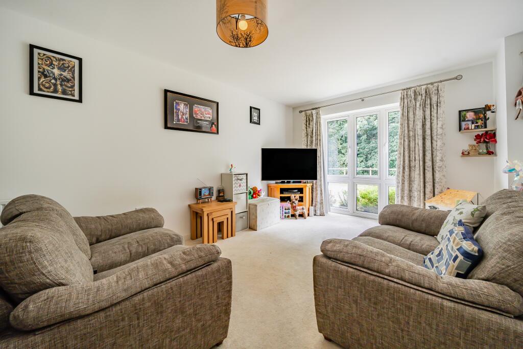 Blue Hut Way, Basingstoke, RG23 photo 4