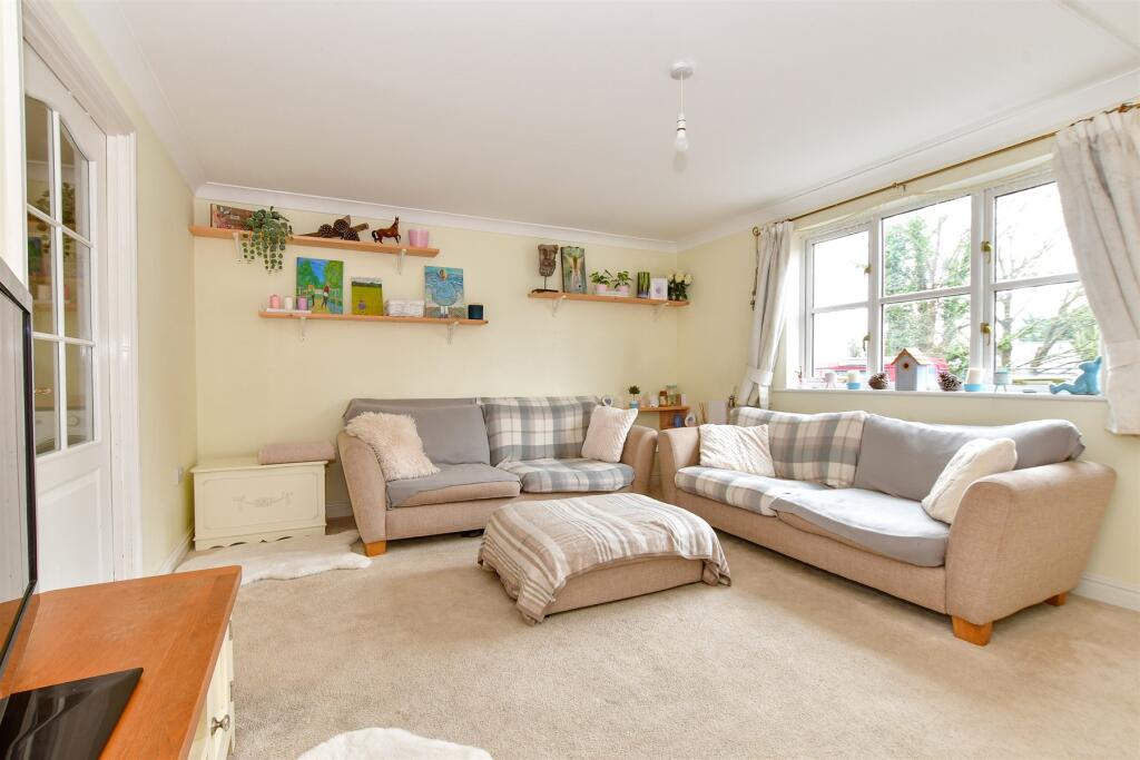 3-bed terraced on Bartletts Close, Newchurch, Sandown, Isle of Wight, £235,000