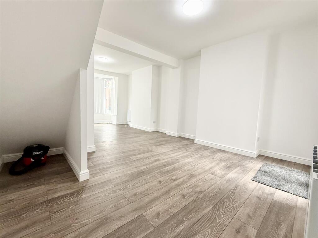 House in Sandwell, West Midlands - More