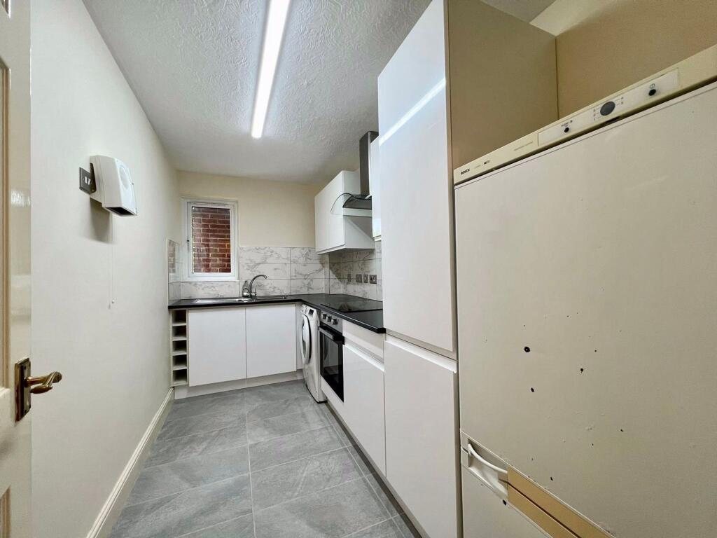 Apartment in Slough - More