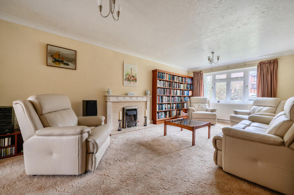Scotts Close, Colden Common, Winchester, Hampshire, SO21 photo 3