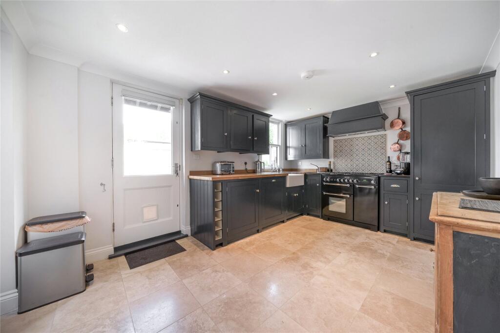 House in London - View 3
