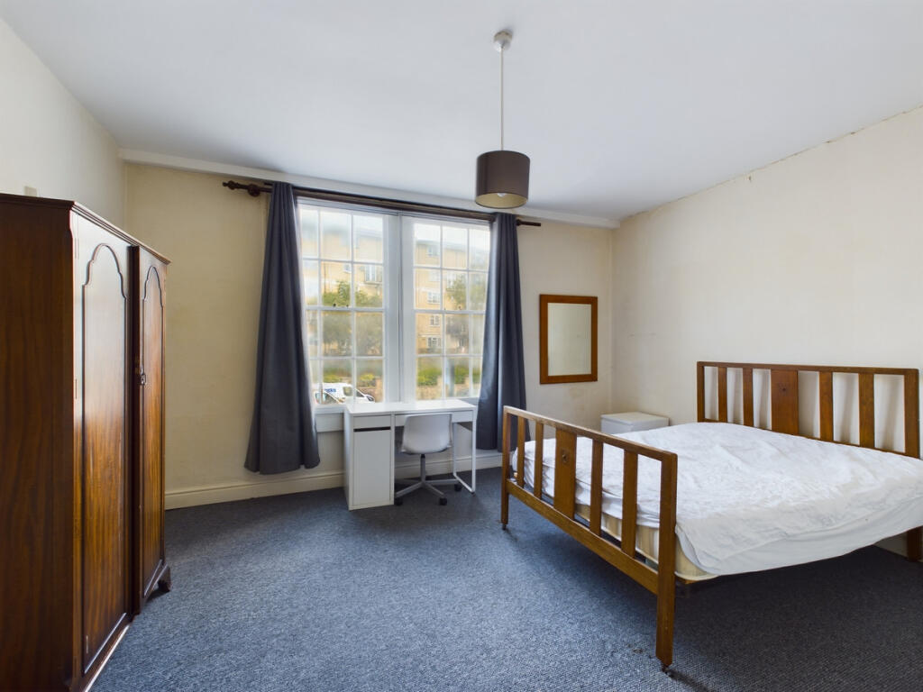 Apartment in Bath, Walcot - View 2