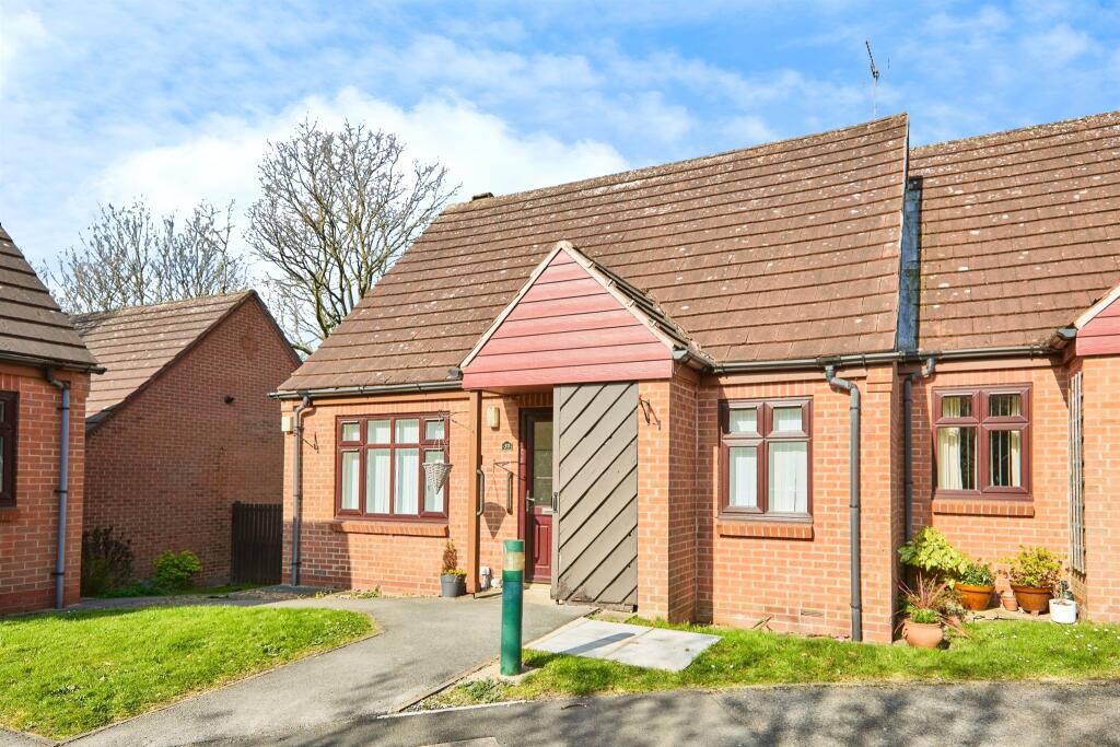 2-bed semi-detached on Gascoigne Drive, Spondon, Derby, £125,000