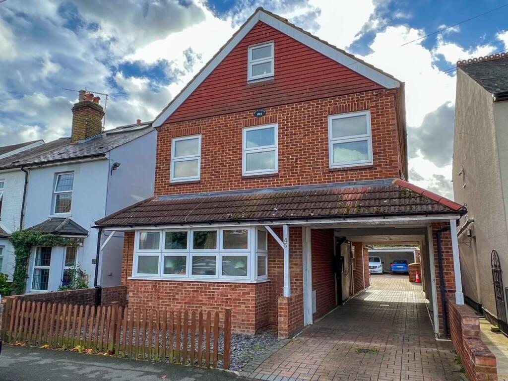 Apartment in Walton-on-Thames, Surrey - View 4