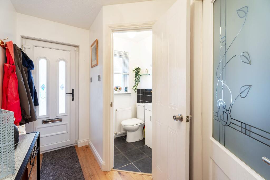 House in Gartcosh, North Lanarkshire - More