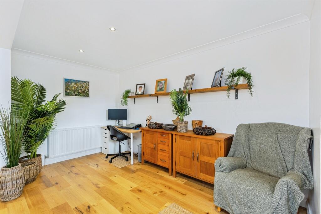 House in Paignton, Tweenaways - More