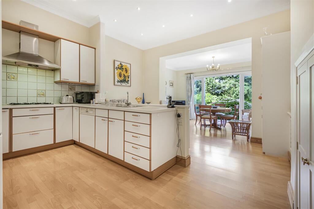 House in London, Hadley Wood - View 3