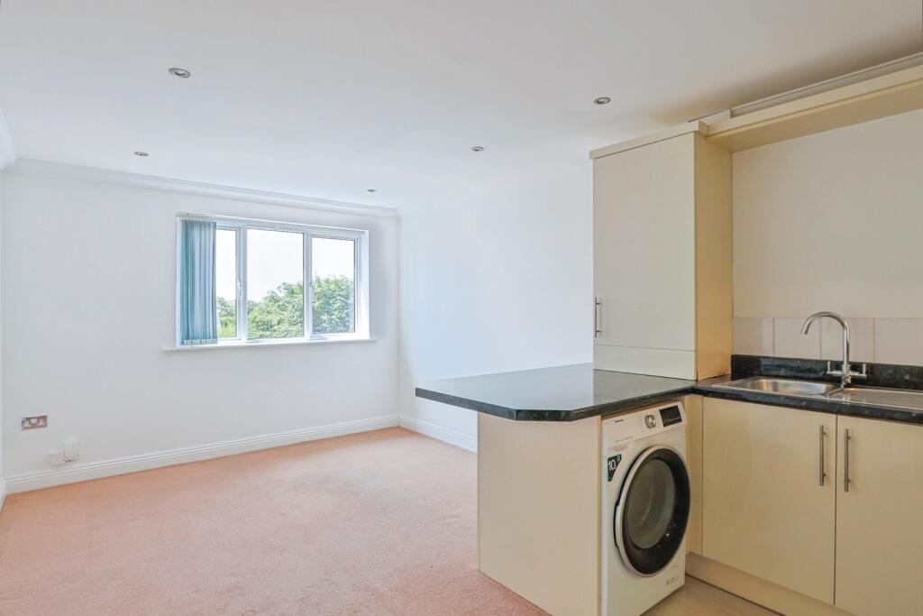 Apartment in Upton, Lytchett Minster and Upton - View 4