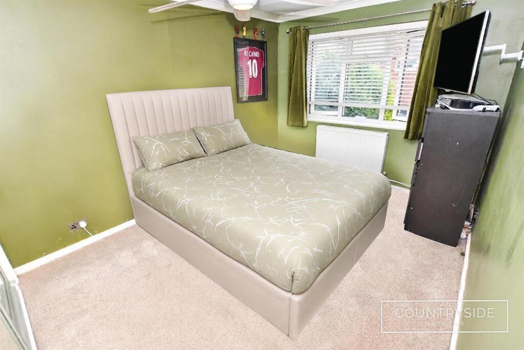 Apartment in Castle Point, Hadleigh - More