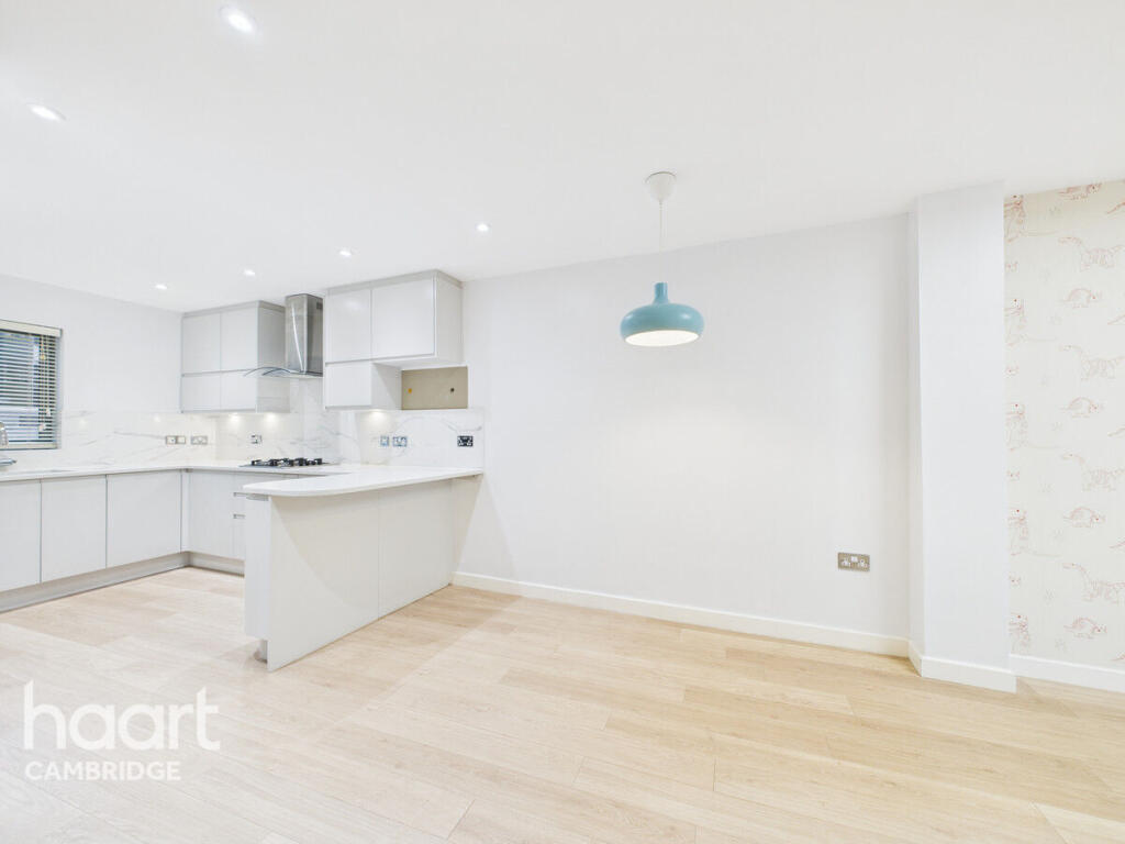 House in Cambridge, Petersfield - More