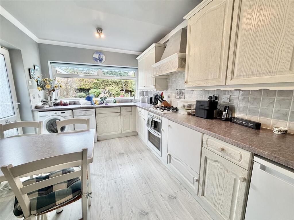 Newquay Drive, Bramhall, SK7 photo 5