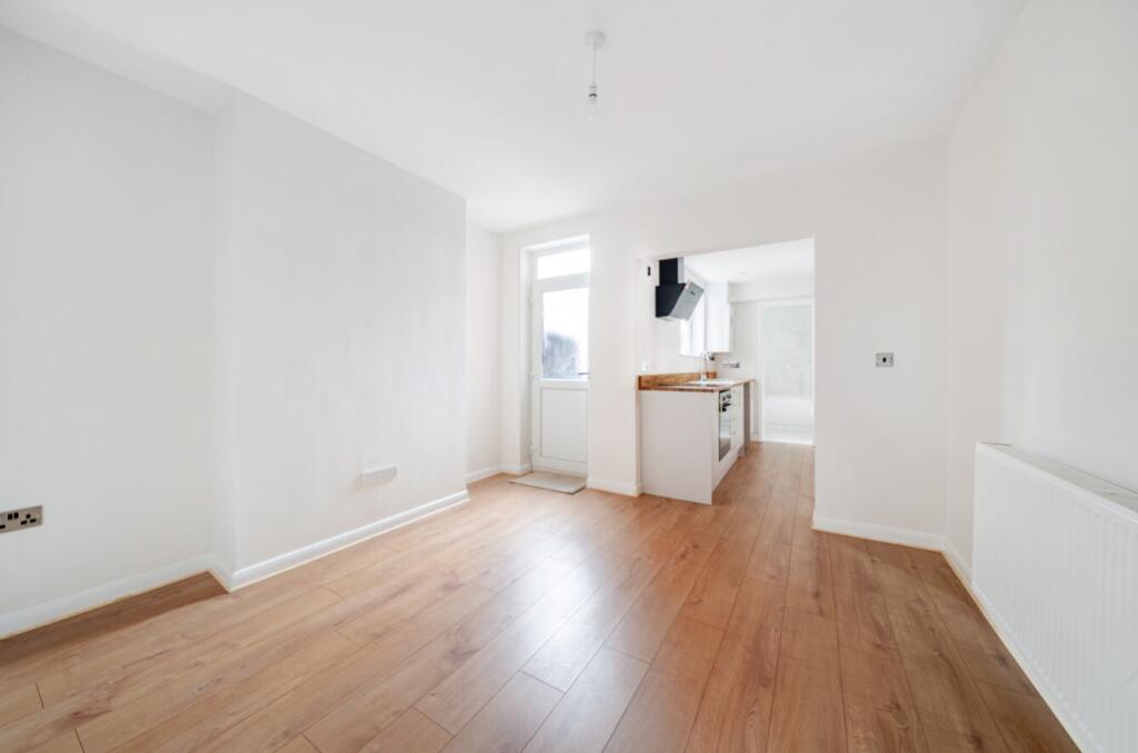 House in South Kesteven, Grantham - More