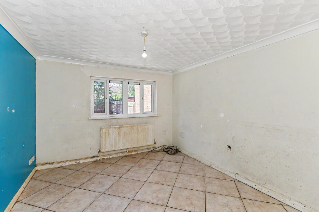 11 Swale Path, Bedford, Bedfordshire, MK41 7XS photo 2