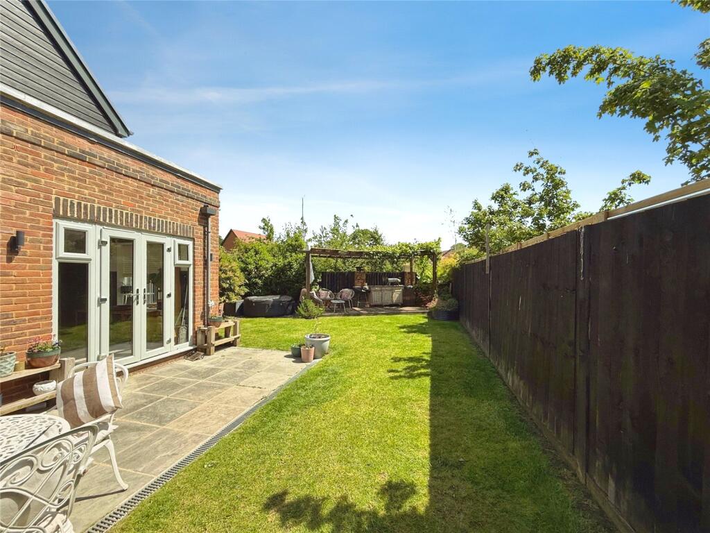 House in Deepcut, Surrey - View 5