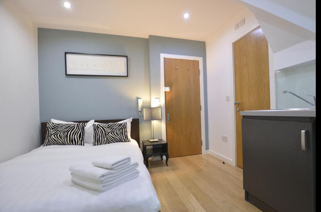 Main image of property: Flat 14, 173 Holland Park Avenue