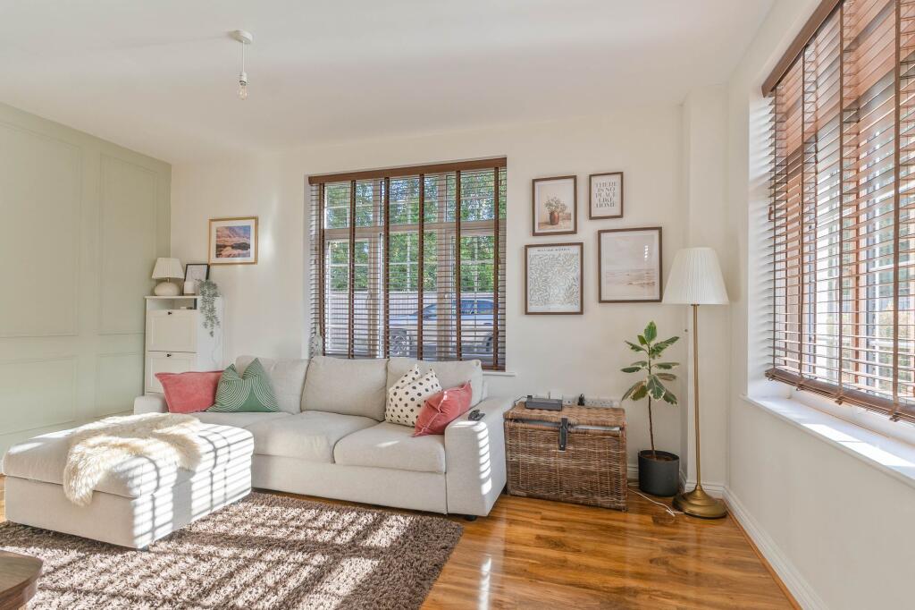 House in Newport - View 3