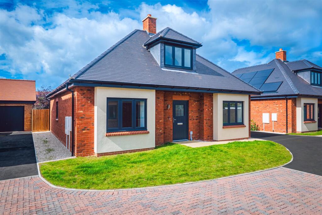 Main image of property: Kingshurst Drive, Badsey, WR11 7ZF