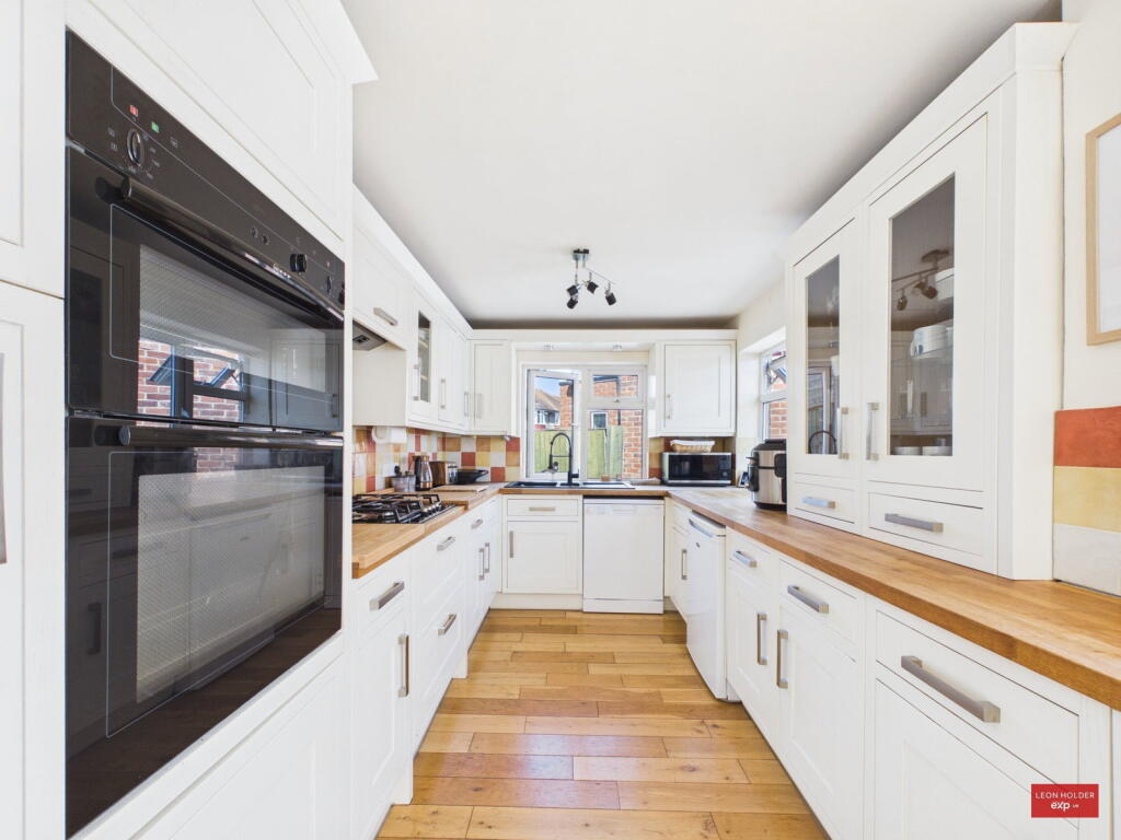 House in Gloucester - View 3