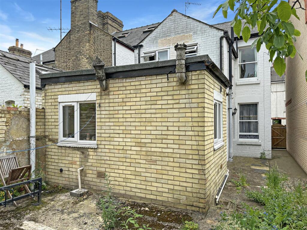 Room 2, Devonshire Road, Cambridge - View 6