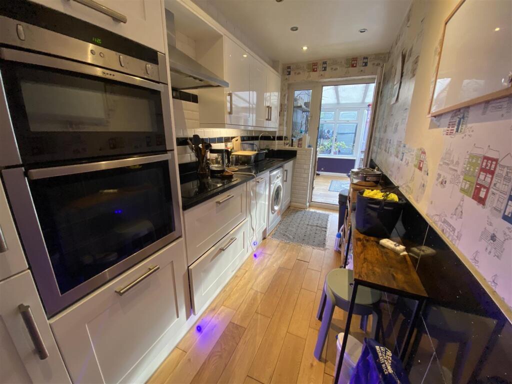 Apartment in Romford - View 5