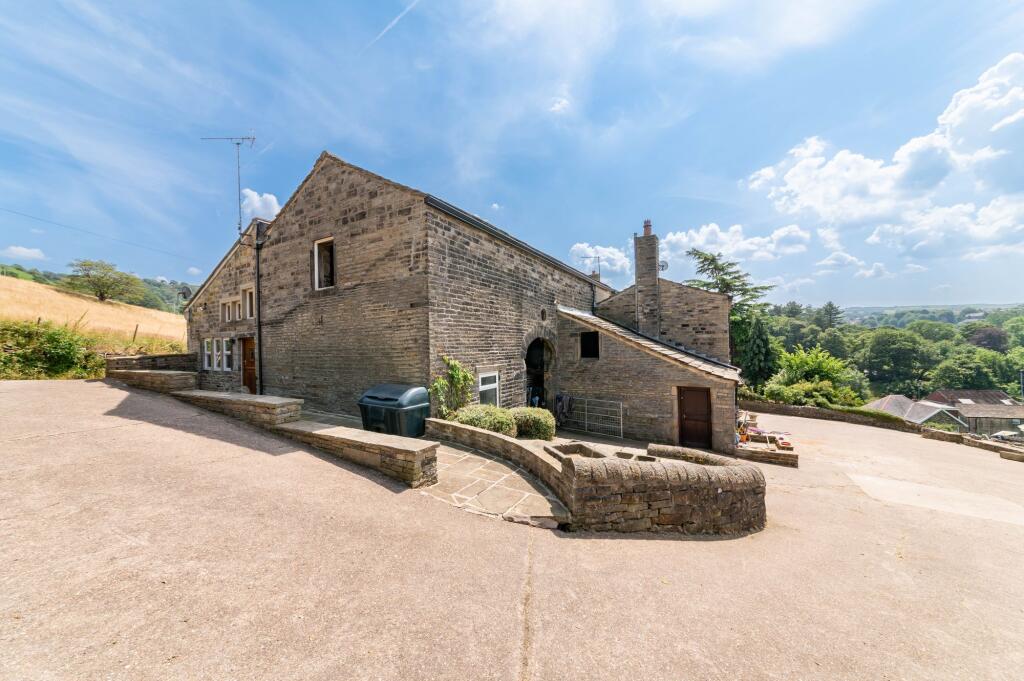 House in Holmfirth, Hole Bottom, Holme Valley - View 4